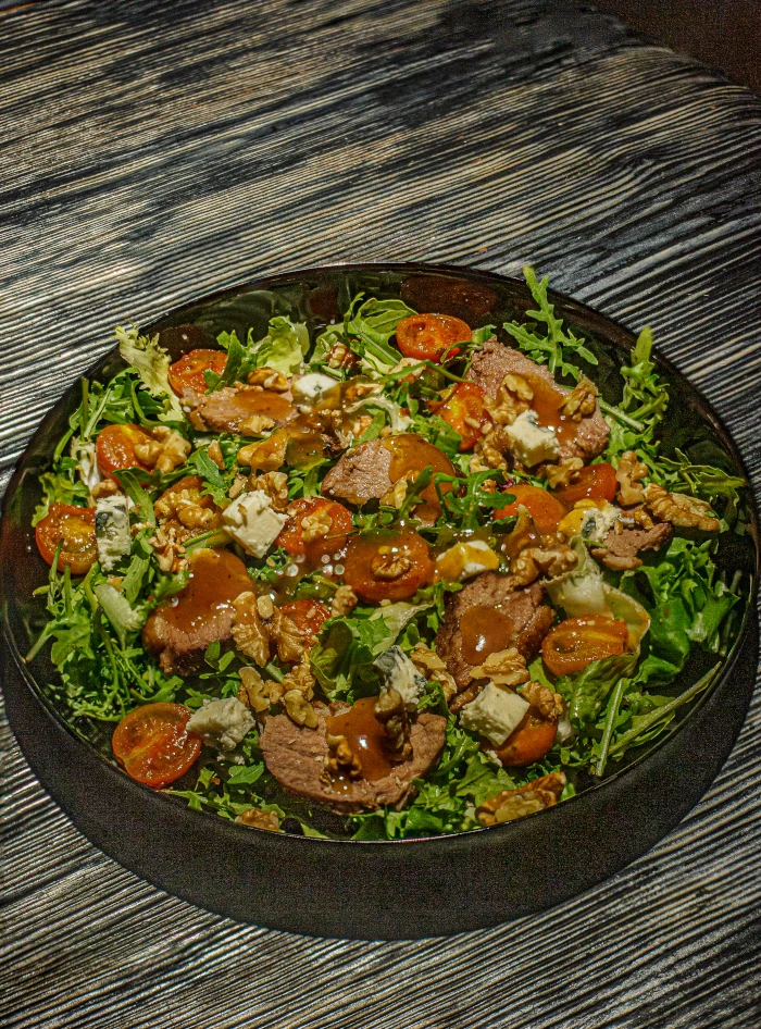 SALAD WITH DUCK FILLET